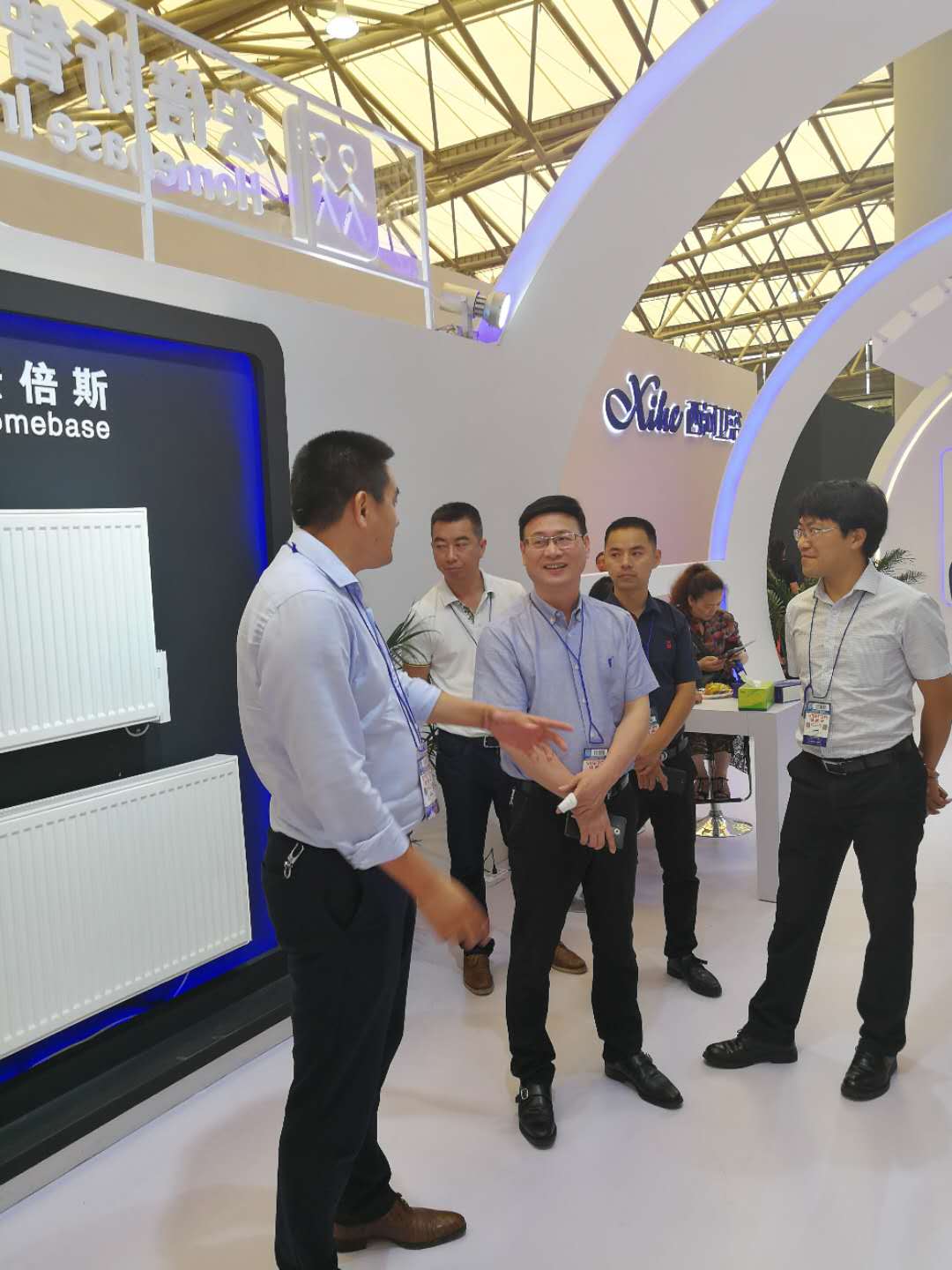 玉環(huán)副市長(zhǎng)蔡木貴一行7人參觀中國上海國際廚房衛(wèi)浴博覽會(huì)