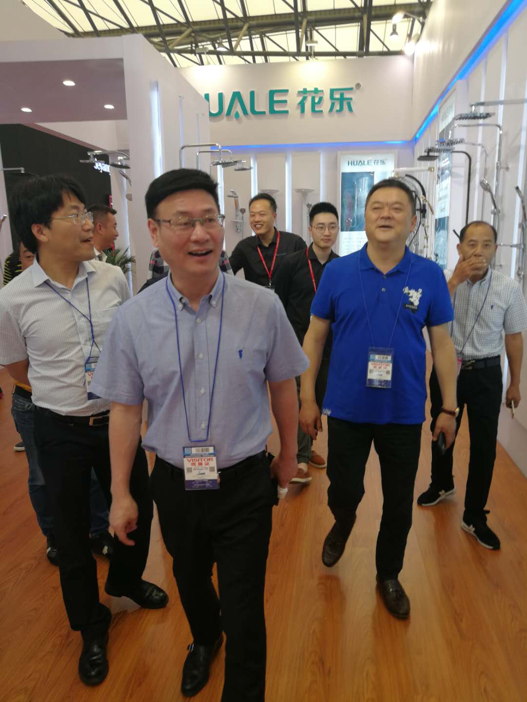 玉環(huán)副市長(zhǎng)蔡木貴一行7人參觀中國上海國際廚房衛(wèi)浴博覽會(huì)