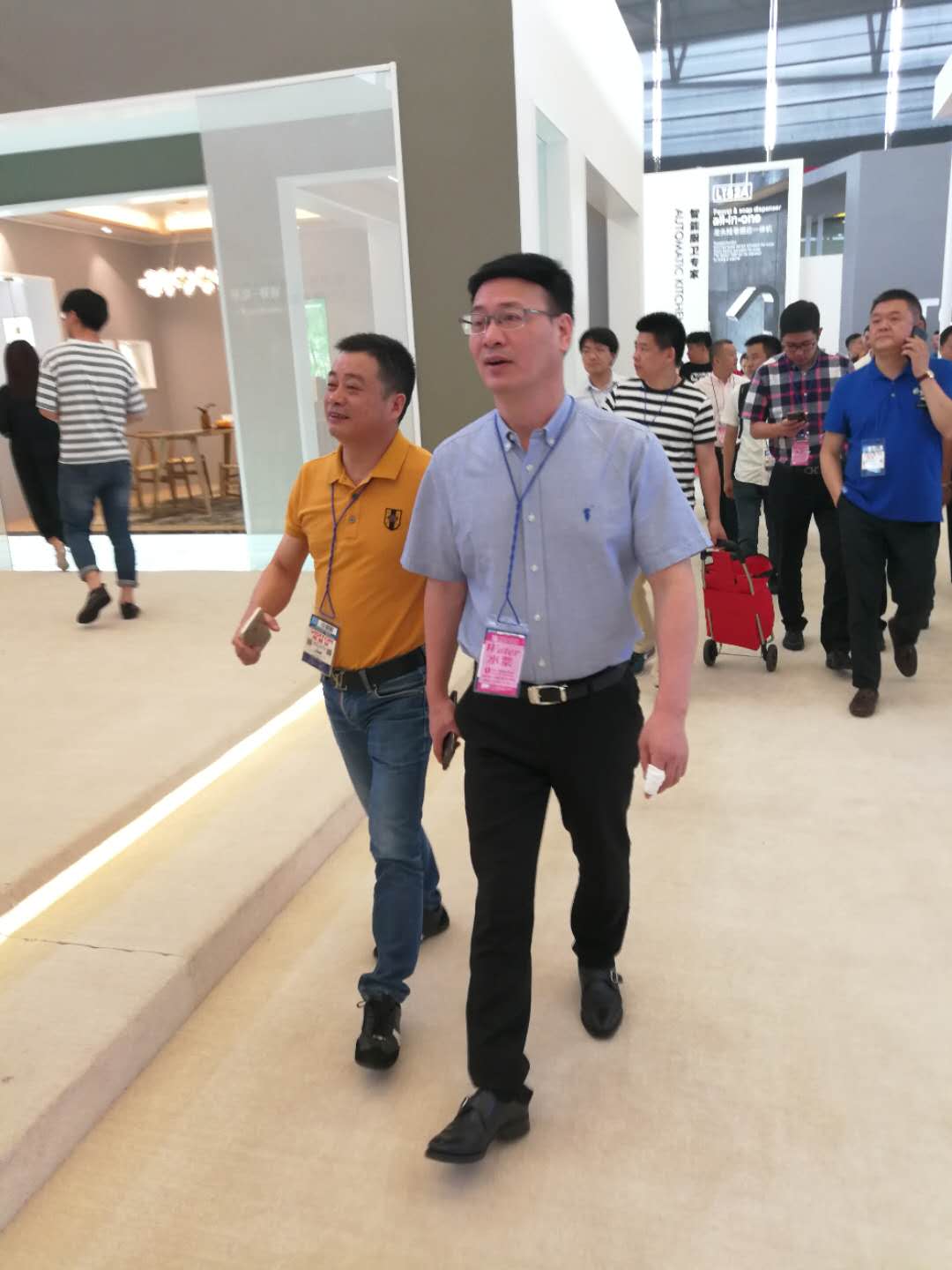 玉環(huán)副市長(zhǎng)蔡木貴一行7人參觀中國上海國際廚房衛(wèi)浴博覽會(huì)