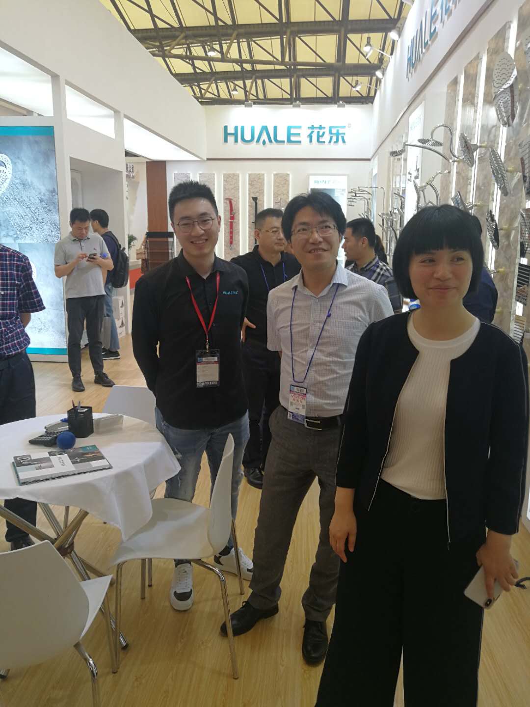 玉環(huán)市副市長李丹佳一行參觀第24屆中國國際廚房衛(wèi)浴設施博覽會