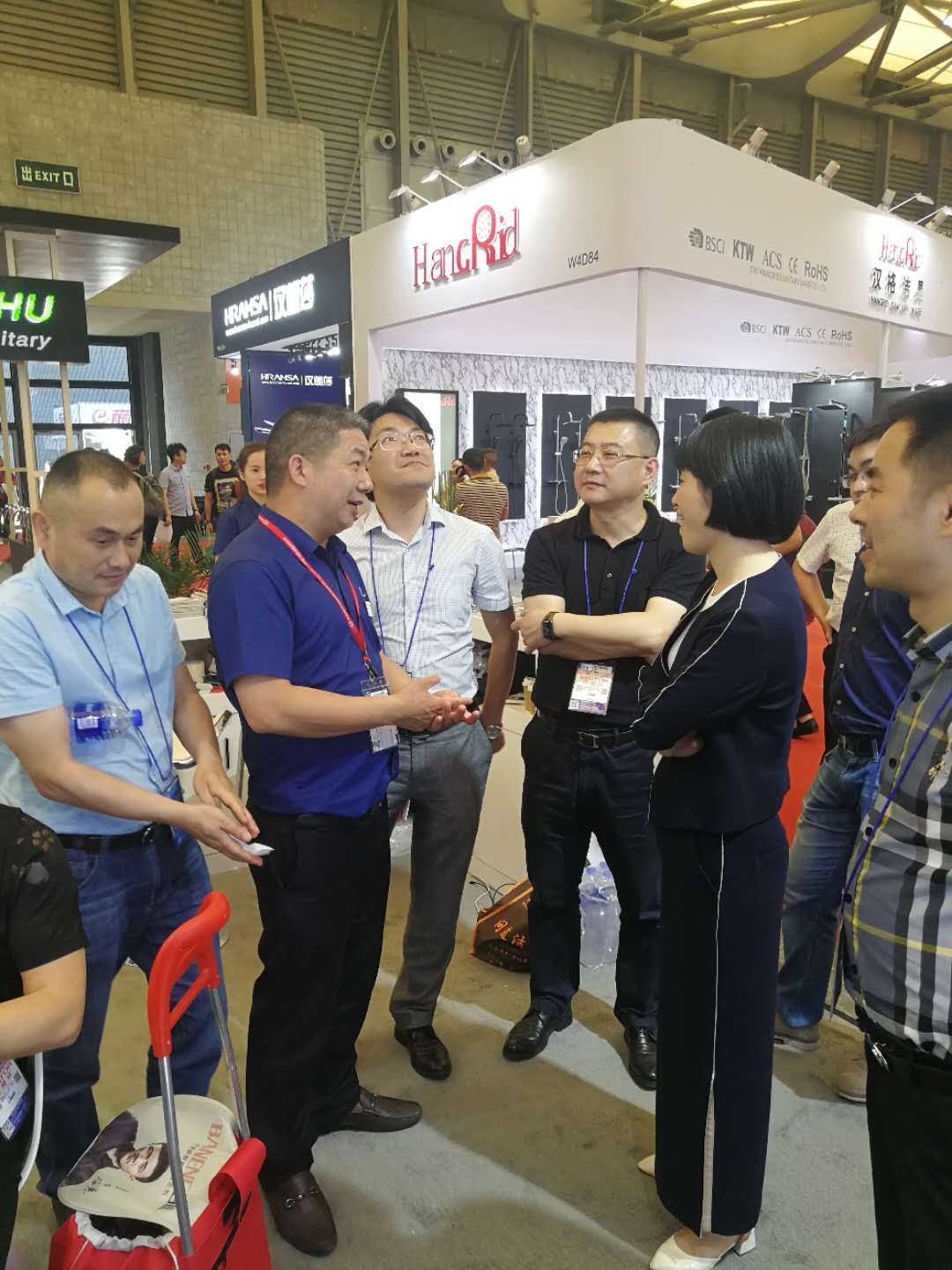玉環(huán)市副市長李丹佳一行參觀第24屆中國國際廚房衛(wèi)浴設施博覽會